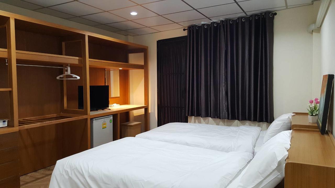 Double D Rooms & Cafe Banguecoque Exterior foto